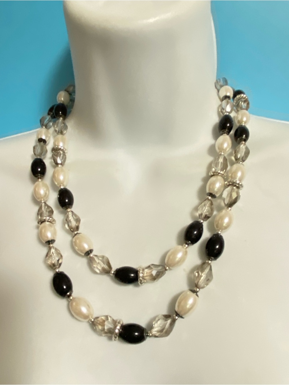 BILL BLASS Beaded Necklace Black & White Beads - Picture 5 of 10